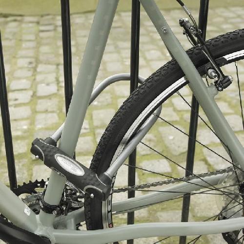 Antivol Antivol Vélo U a Clé - MASTER LOCK - 8195EURDPROCOL - Corps en Acier Cémenté - Anse a Double Verrouillage