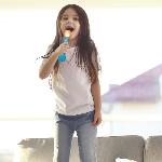 Micro - Karaoke BABY SHARK - Microphone lumineux avec melodies et effets sonores - LEXIBOOK