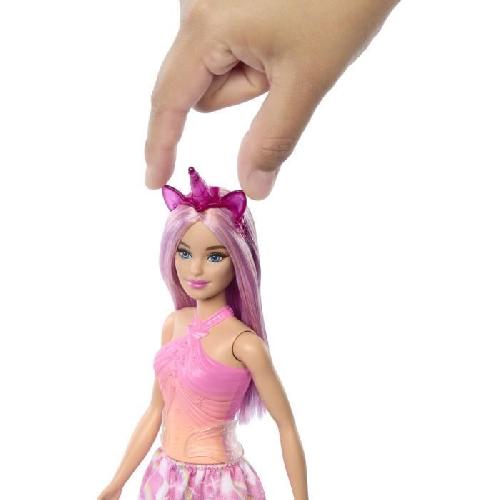 Poupee Barbie-Poupées Licorne avec cheveux fantaisie et tenues effet dégradé HRR13