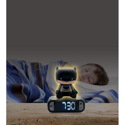 Reveil Enfant BATMAN - Réveil digital avec veilleuse lumineuse en 3D et effets sonores - LEXIBOOK