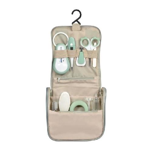 Set De Soin BEABA. Trousse de toilette bebe. nomade. 9 accessoires. vert sauge