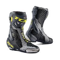 chaussure-botte-sur-chaussure