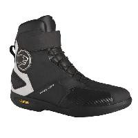 chaussure-botte-sur-chaussure