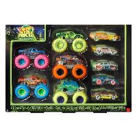 Circuit Miniature Hot Wheels Monster Trucks - Coffret 10 Véhicules Phosphorescents - Petite voiture - Des 3 ans HCB57