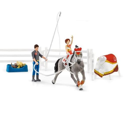 Figurine Miniature - Personnage Miniature Coffret d'entraînement a la voltige de Mia. coffret schleich avec 18 éléments inclus dont 1 cheval schleich et 2 personnages.