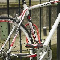Cycles MASTER LOCK Antivol Vélo U [A Clé] [Support de Vélo Universel] [Antivol Certifié] [Rouge] 8195EURDPROCOLR