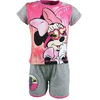 ensemble-de-vetements-de-sport-technique ensemble-de-vetements-de-sport-technique