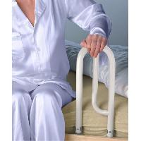 equipement-du-lit-table-arceau-barriere-poignee-echelle-releve-buste
