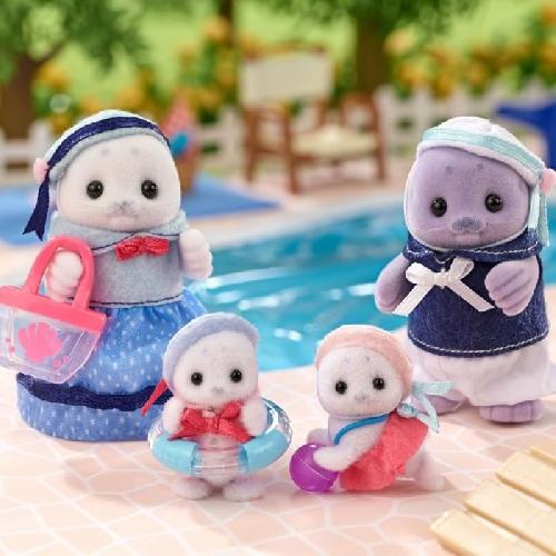 Figurine Miniature - Personnage Miniature Famille Articulée - SYLVANIAN FAMILIES - Famille Phoque - 4 Personnages et Accessoires de Plage