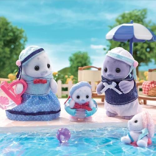 Figurine Miniature - Personnage Miniature Famille Articulée - SYLVANIAN FAMILIES - Famille Phoque - 4 Personnages et Accessoires de Plage