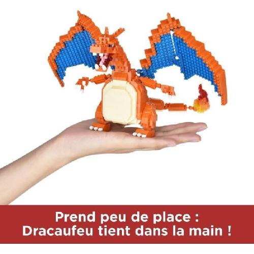 Jeu D'assemblage - Jeu De Construction - Jeu De Manipulation Figurine Pokemon Dracaufeu -Charizard- - BANDAI - Nanoblock - Figurine en Briques 860 pieces - Kit Construction - NBPM80