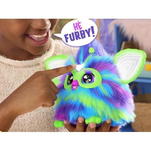 Peluche Furby Galaxie. peluche activée par la voix brille dans le noir. jouets interactifs. des 6 ans