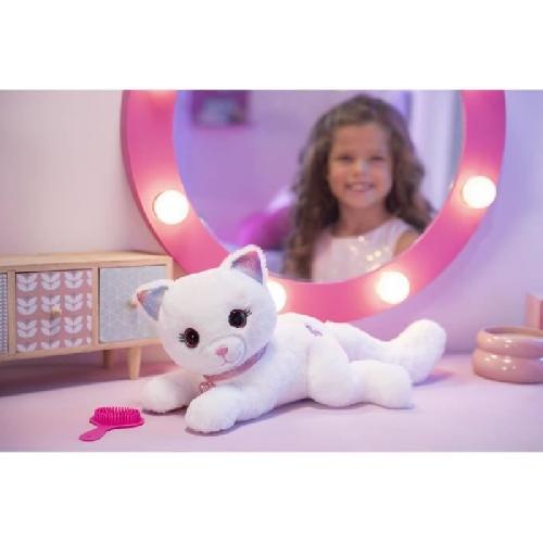 Peluche Gipsy Toys - Cuty Bella Fashionista - Peluche Interactive Chat ? Toute Douce Qui s'illumine au Rythme de Jolies Mélodies - 30 cm