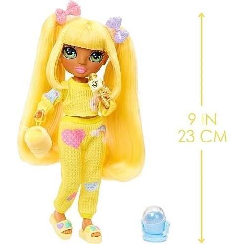 Poupee Junior High Pyjama Party - Poupée mannequin articulée 22 cm - Sunny (Jaune) - Nombreux accessoires - a partir de 4 ans