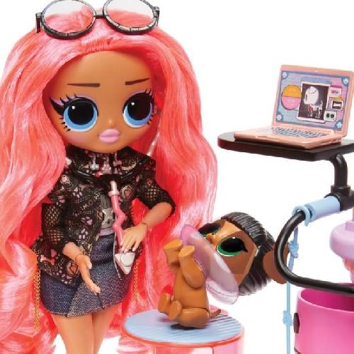 Poupee L.O.L. Surprise OMG - Cabinet de Veterinaire - Rescu Vet Set? - Poupee exclusive + 2 animaux et accessoires - Des 4 ans.