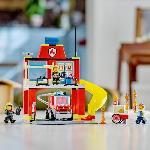 LEGO City 60375 La Caserne et le Camion des Pompiers. Jouet Vehicule d'Urgence. Jeu Educatif. 4 Ans