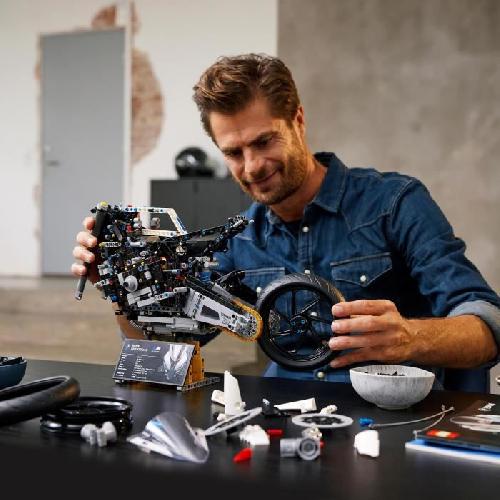 Jeu D'assemblage - Jeu De Construction - Jeu De Manipulation LEGO Technic 42130 BMW M 1000 RR. Construction Moto BMW. Maquette Moto GP. Échelle 1:5. Cadeau Motard. pour Adultes