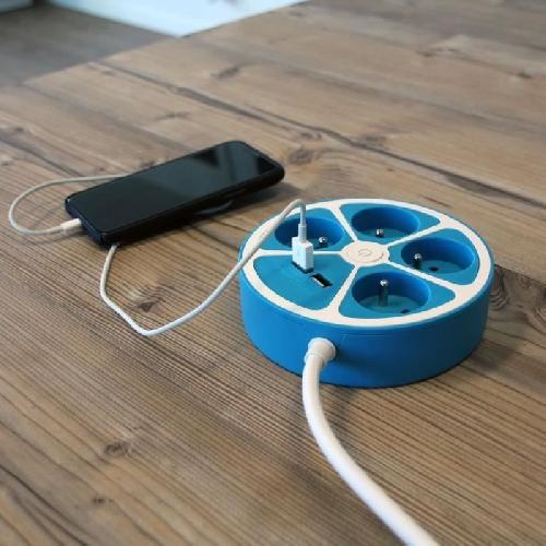 Multiprise Multiprise design circulaire - CHACON -  4X16 A - Cordon 1.5 m - Avec 2 USB-A + Interrupteur - Bleu