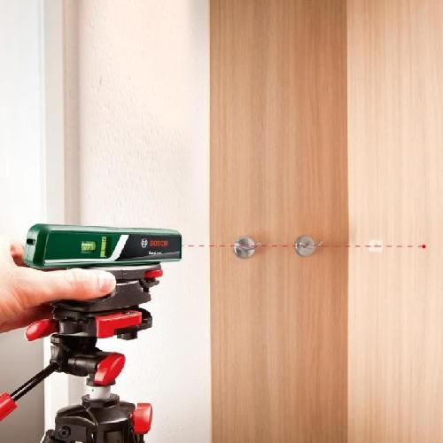 Longueur (telemetre - Laser Mesureur) Niveau laser a bulle EasyLevel de Bosch avec support mural -ligne laser pour un alignement flexible sur les murs et point laser