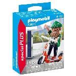 Univers Miniature - Habitation Miniature - Garage Miniature PLAYMOBIL - 70873 - Hipster avec trotinette electrique