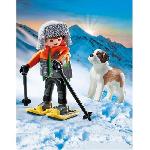 Univers Miniature - Habitation Miniature - Garage Miniature PLAYMOBIL 71741 Garçon en raquettes avec Saint Bernard