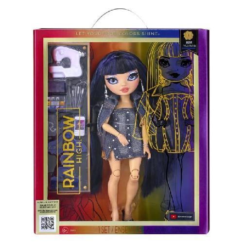 Poupee Rainbow High S23 Fashion Doll - Poupée 27 cm Kim Nguyen (Marine) - 1 tenue. 1 paire de chaussures et des accessoires