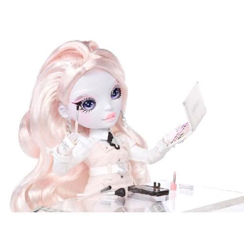 Poupee Rainbow High S3 Shadow High - Poupée 27 cm Karla Choupette (Rose) - 1 tenue + accessoires et support pour poupée