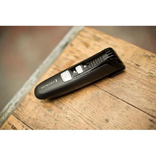Remington MB4120 Tondeuse Barbe Beard Boss. Rasoir Electrique a Piles. 11 Hauteurs Coupe. Lames Precises - Noir