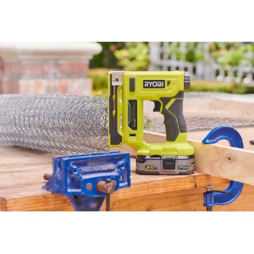 Agrafeuse RYOBI - Agrafeuse 18V ONE+ - agrafes dos 9.4 mm. longueur 6.35 mm a 14.3 mm - chargeur 90 agrafes + Agrafes et crochet - R18ST50-0