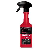 shampoing-et-produit-nettoyant-interieur