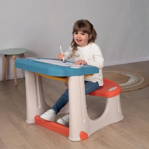 Table Activite - Jouet D'activite Smoby - Pupitre Magique - 12 Accessoires Inclus - Des 2 Ans