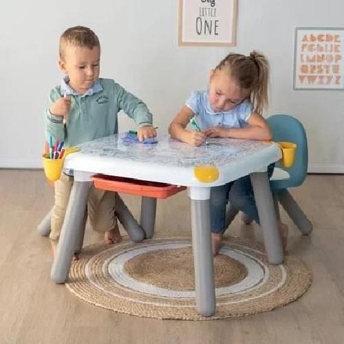 Jeu De Coloriage - Dessin - Pochoir Smoby - Table enfant Créative - Feutre effacable pour la table + 2 grandes feuilles de coloriage - 3 rangements - Des 3 ans