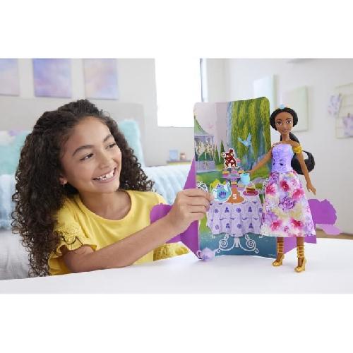 Poupee Spin & Reveal Jasmine Mattel Poupée Disney Princesses avec accessoires et 11 surprises HXC23